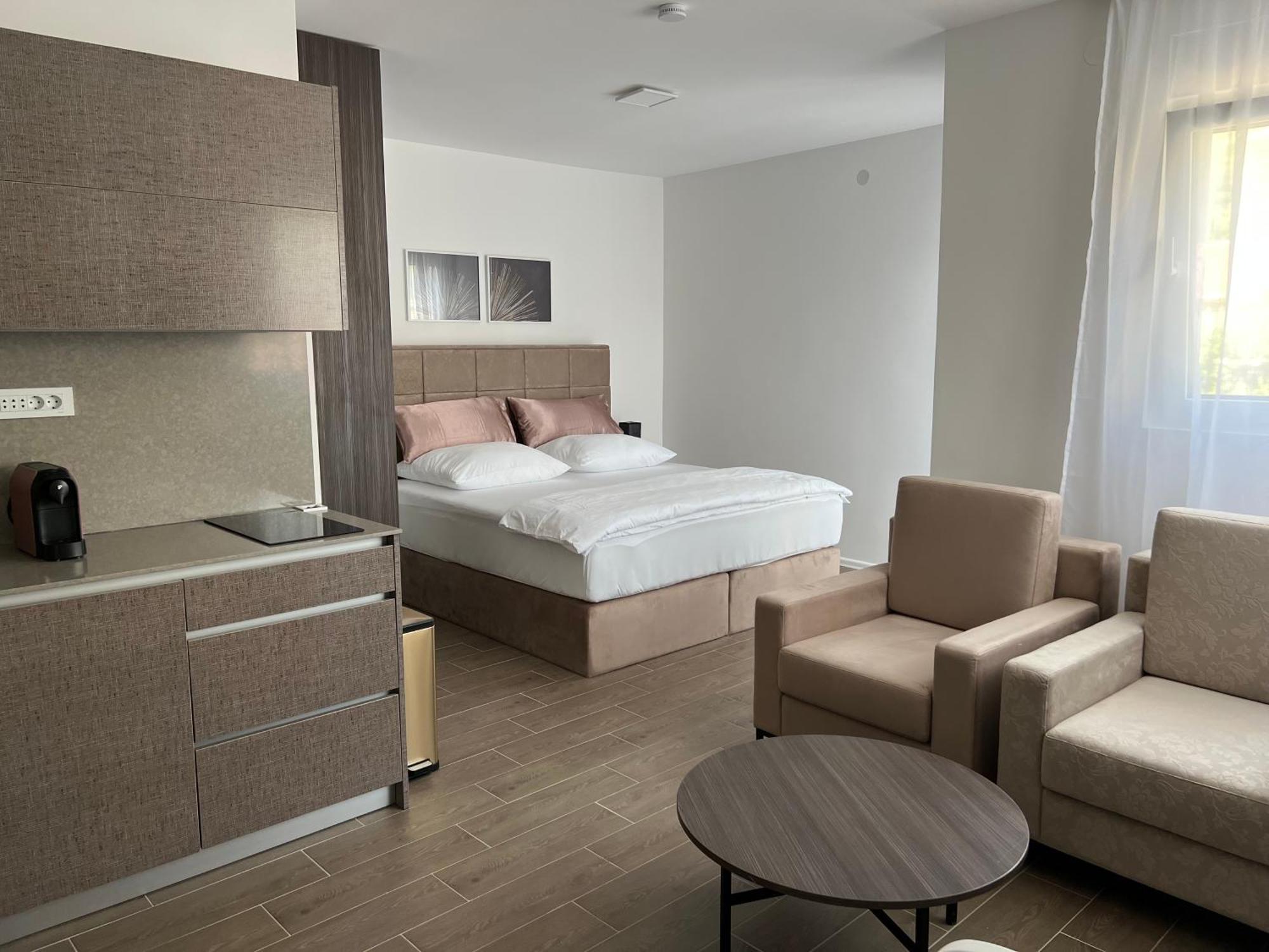 Madamik Apartments Bijela Zewnętrze zdjęcie